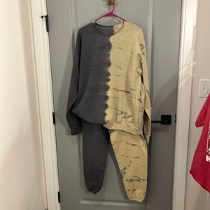 Lg. 2pc. half gray half cream tie dye fleece sweat pants and matching top.